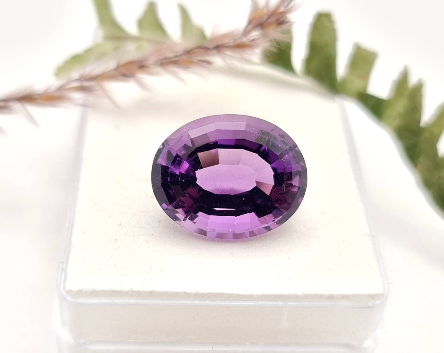 Echter facettierter Amethyst lila violett oval 17,3x14mm 12,62ct (Nr.1020)