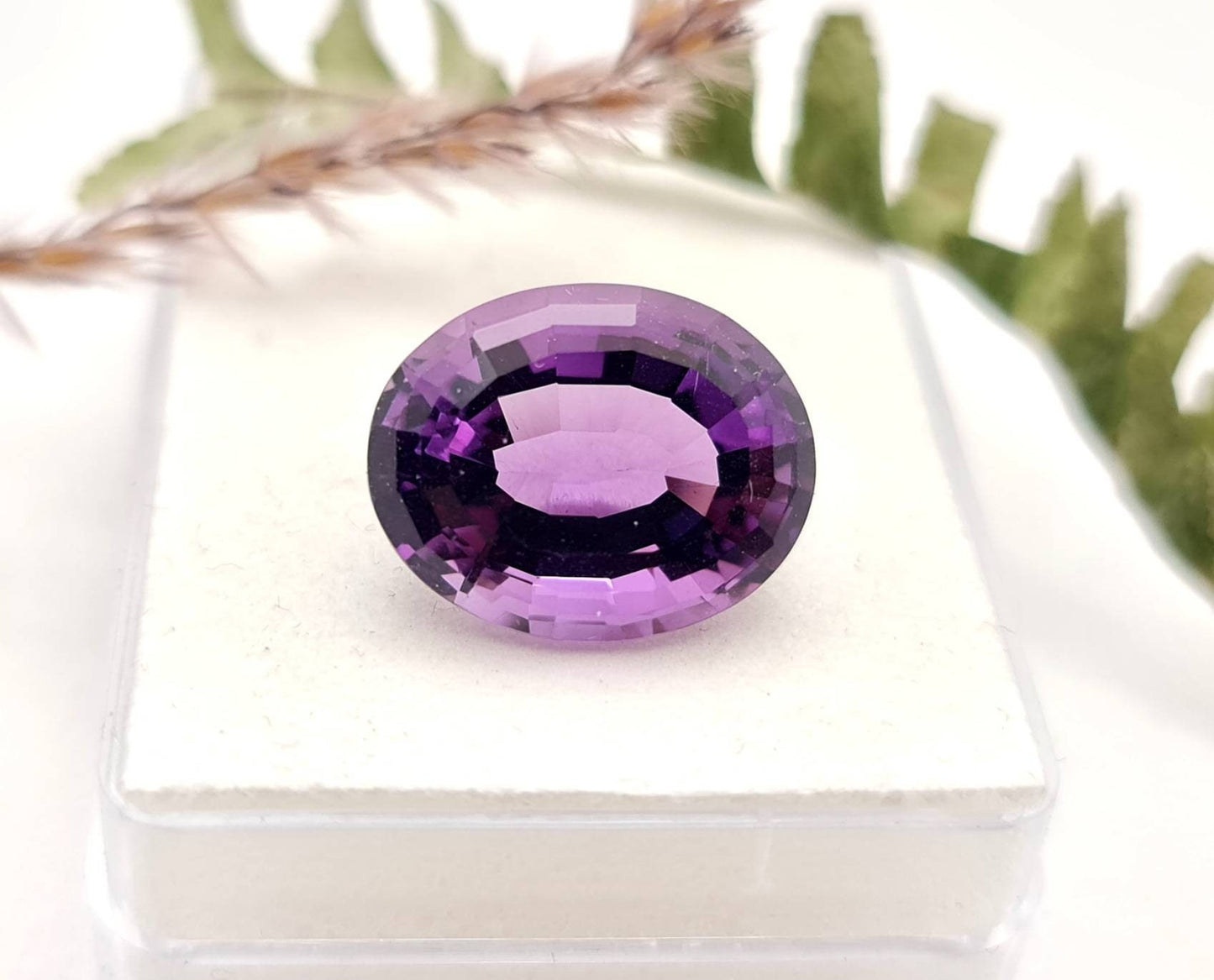 Echter facettierter Amethyst lila violett oval 17,3x14mm 12,62ct (Nr.1020)