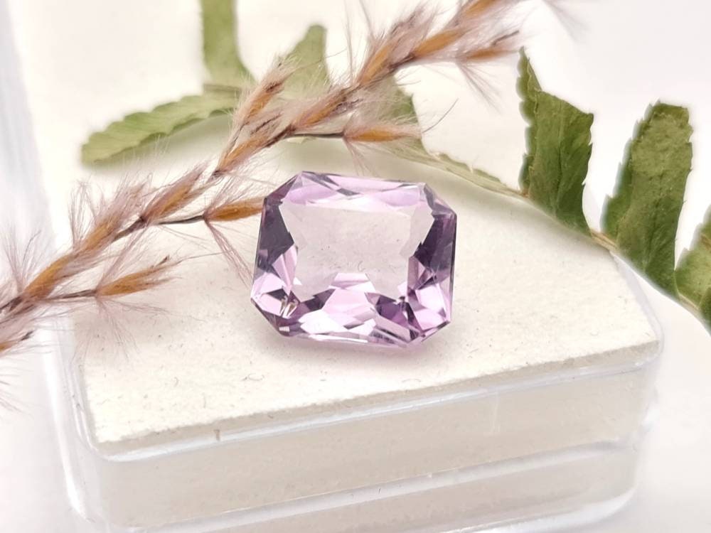 Echter facettierter Amethyst lila violett oktagon 11,8x10,2mm 4,97ct (Nr.1025)