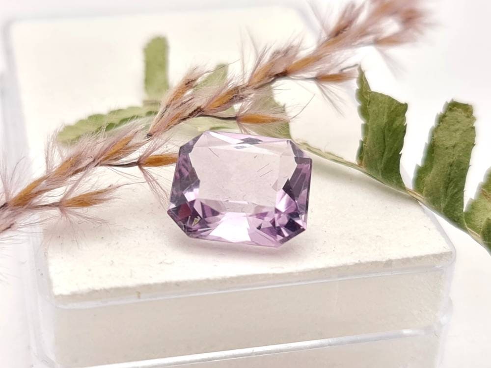 Echter facettierter Amethyst lila violett oktagon 11,8x10,2mm 4,97ct (Nr.1025)