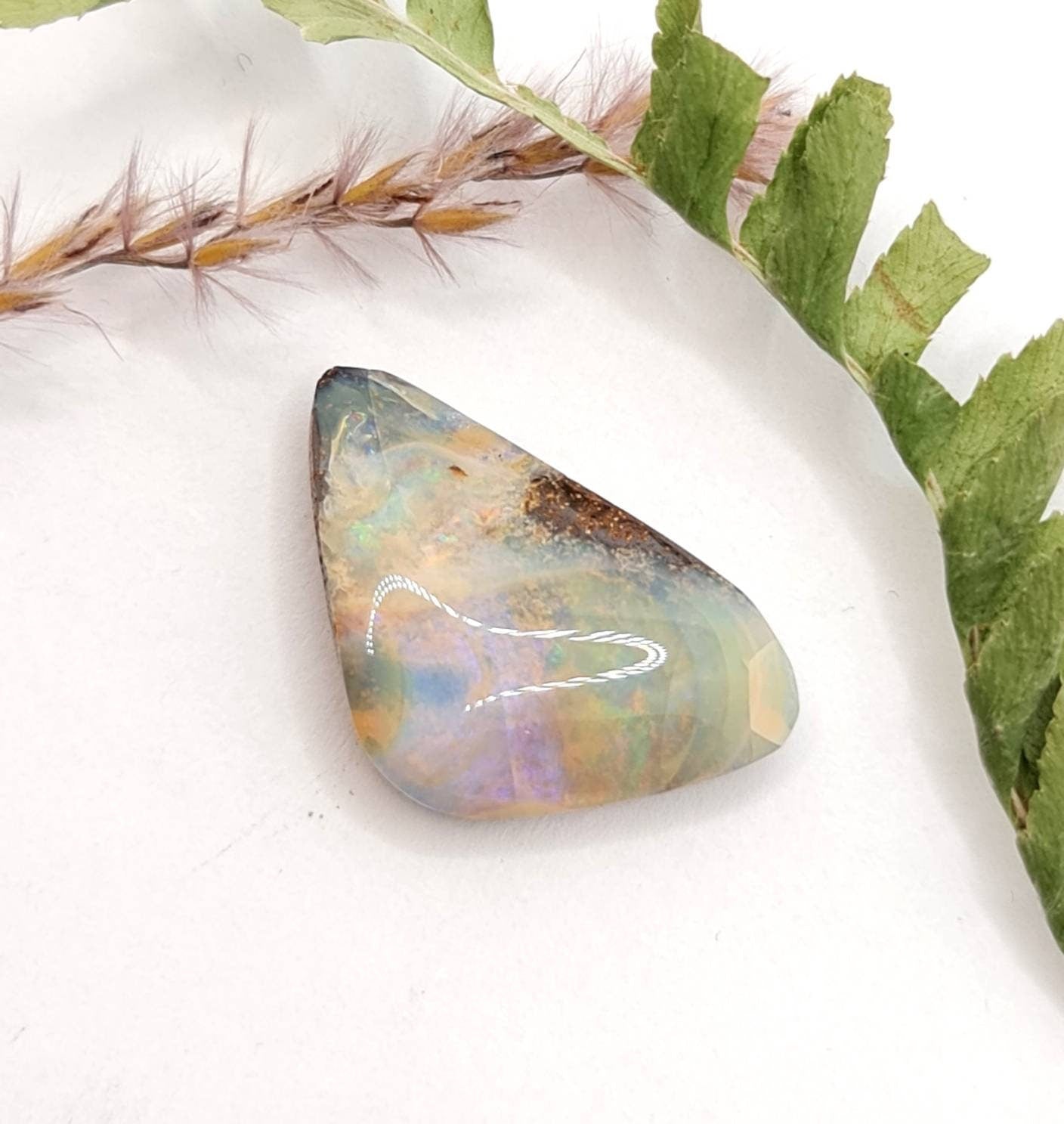 Echter australischer Boulderopal, pastellfarben multicolor 26x16mm 18,55ct (Nr.605)