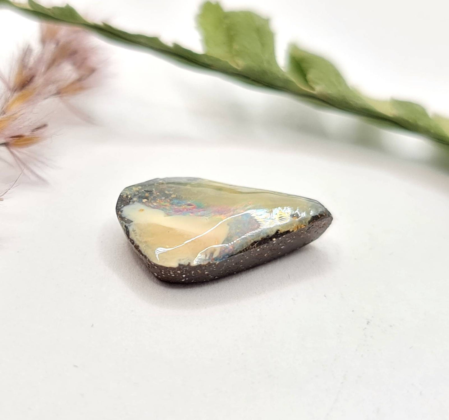 Echter feuriger Boulderopal aus Australien, sehr intensiv, multicolor 16x10mm 5,55ct (Nr.614)