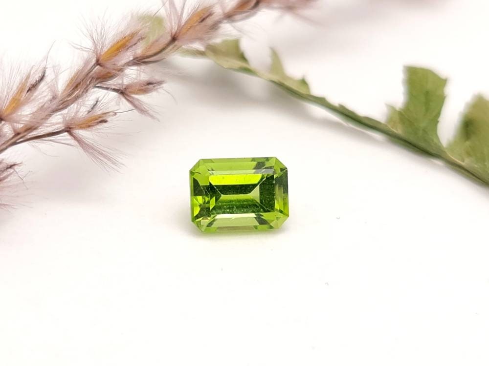 Echter grüner Peridot facettiert rechteck Oktagon 8x6mm (Nr.1057)