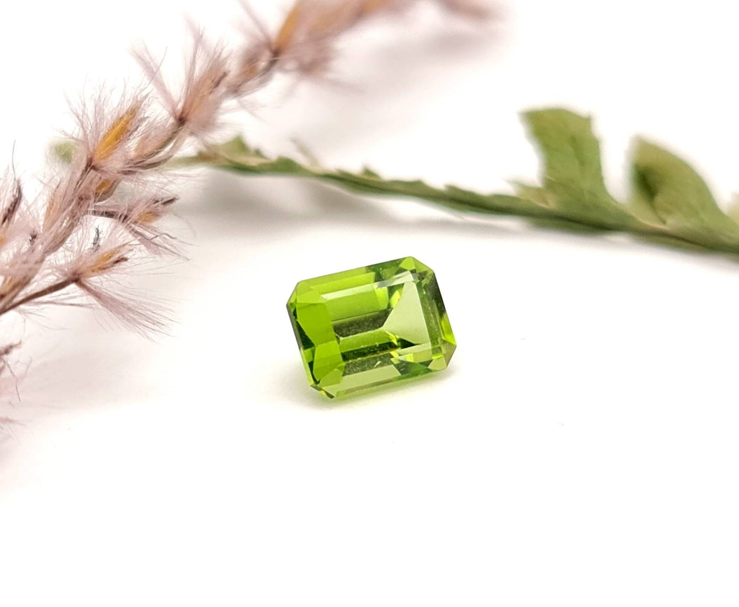 Echter grüner Peridot facettiert rechteck Oktagon 8x6mm (Nr.1057)