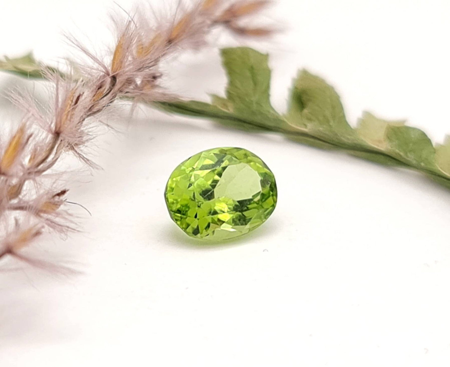 Echter grüner Peridot facettiert oval 9x7mm (Nr.1059)