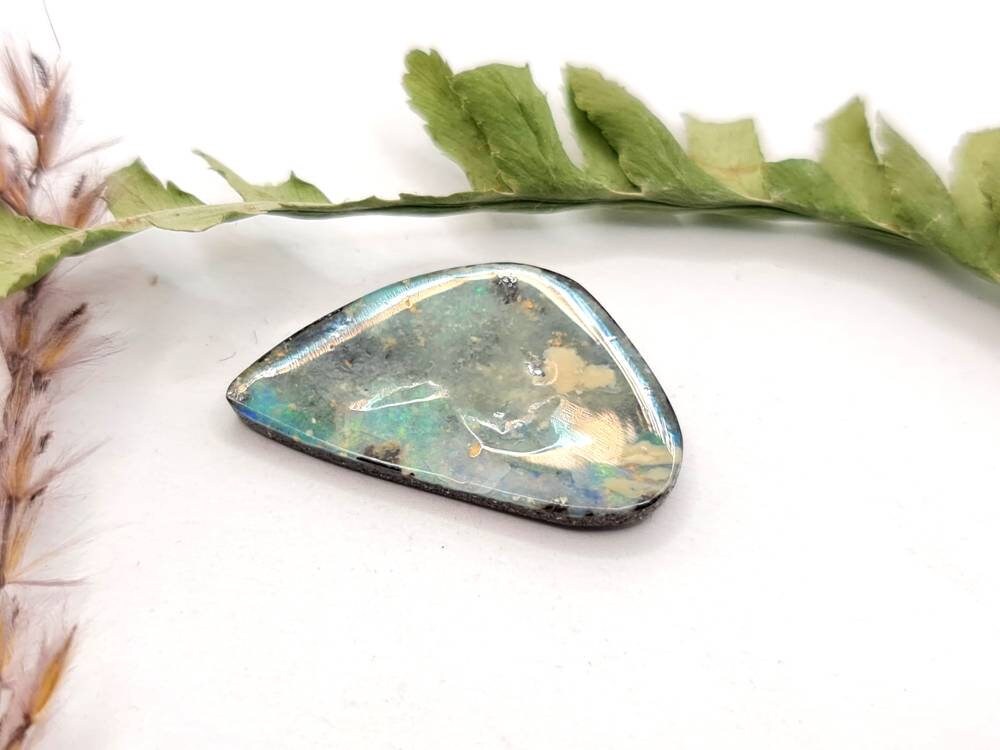 Echter australischer Boulderopal grün braun Queensland 22x12,7mm 7,0ct (Nr.638)