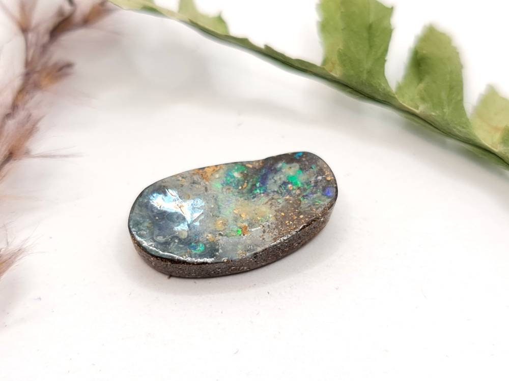 Echter australischer Opal aus Queensland, grün braun 15x8,4mm 3,03ct (Nr.640)