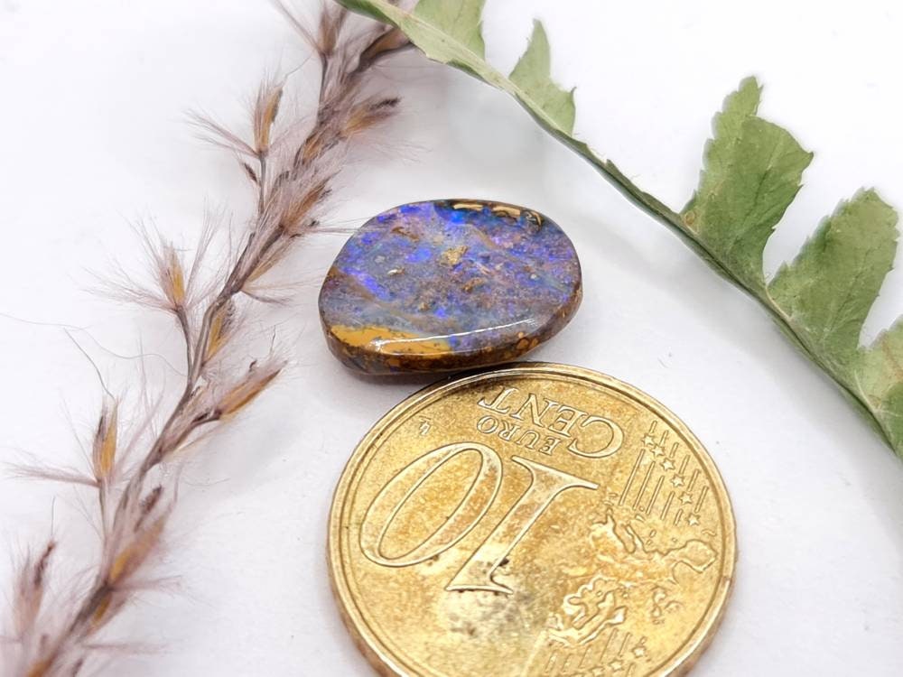 Echter australischer Boulderopal, violett lila grün braun 13,3x11mm 3,87ct (Nr.641)