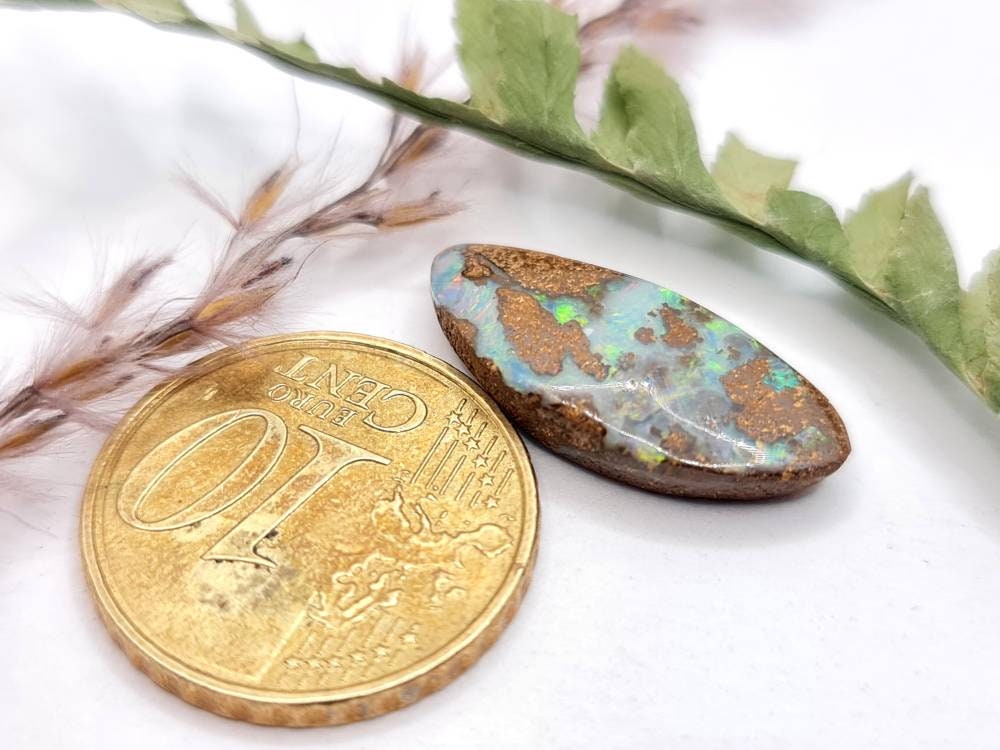 Echter Boulderopal aus Australien, Queensland grün braun 21,2x9,1mm 6,6ct (Nr.644)