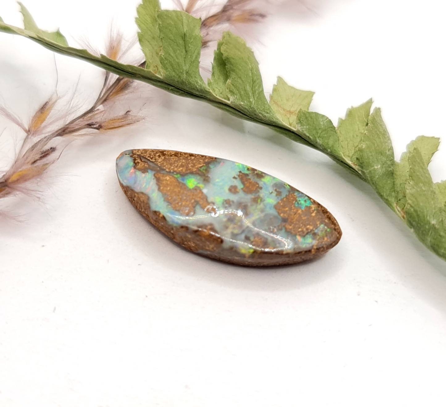 Echter Boulderopal aus Australien, Queensland grün braun 21,2x9,1mm 6,6ct (Nr.644)