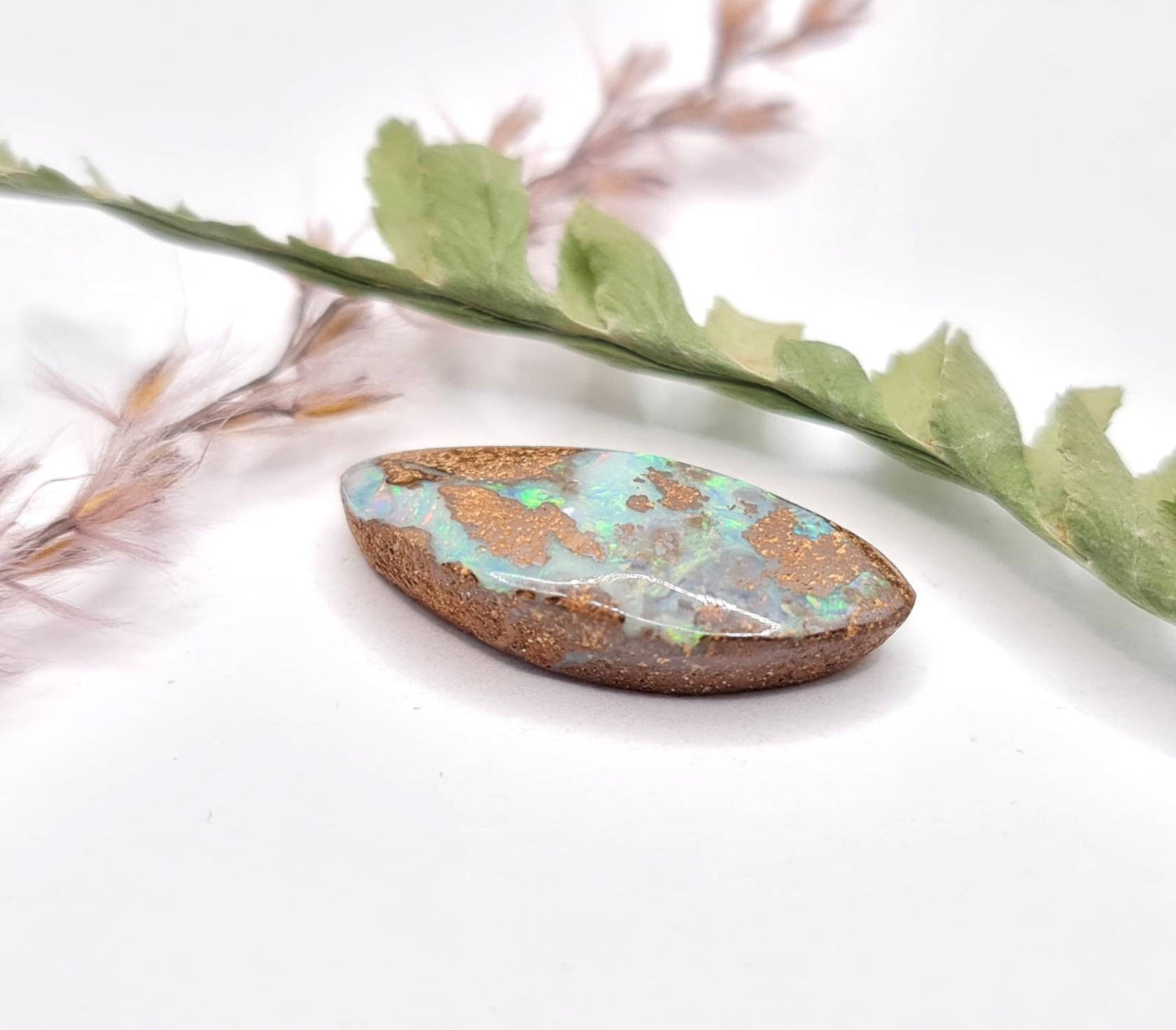 Echter Boulderopal aus Australien, Queensland grün braun 21,2x9,1mm 6,6ct (Nr.644)