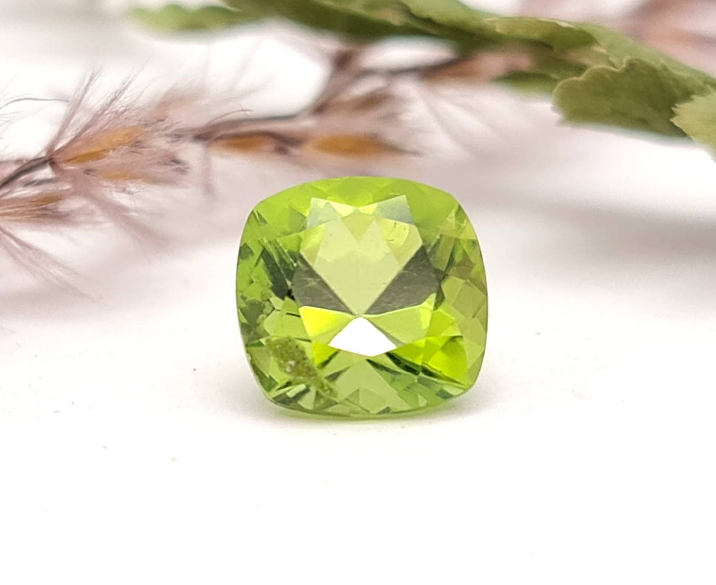 Echter grüner Peridot facettiert Quadrat 8mm (Nr.1067)