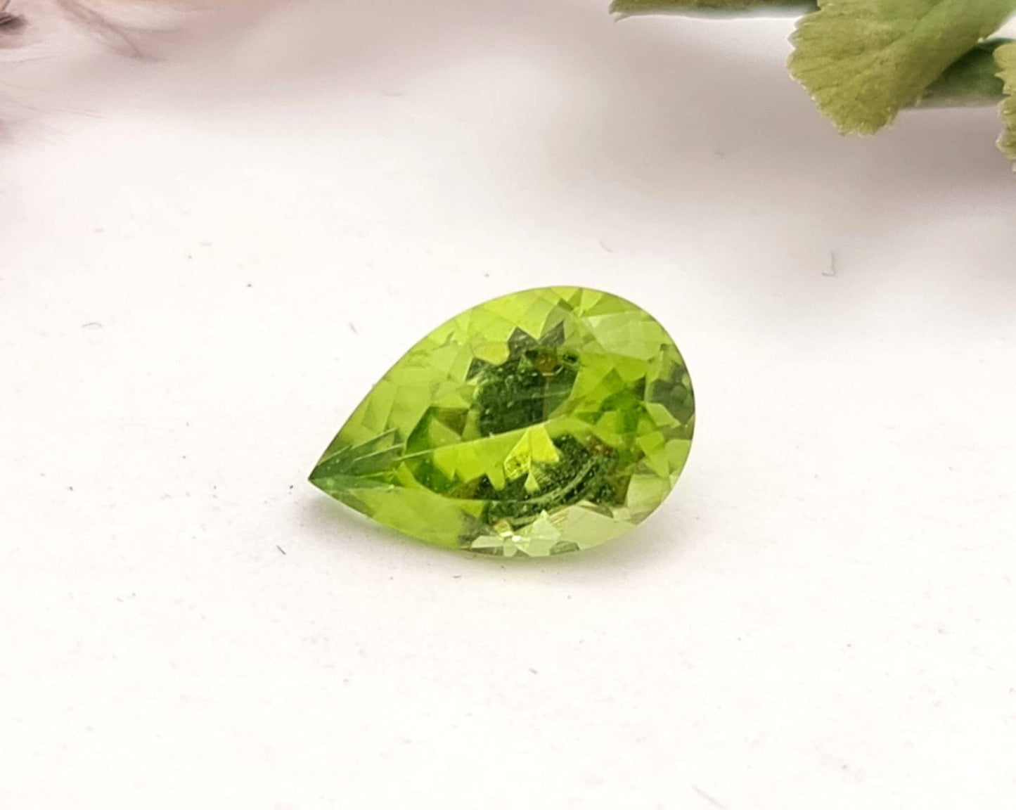 Echter grüner Peridot facettiert Tropfen 9x7mm (Nr.1068)