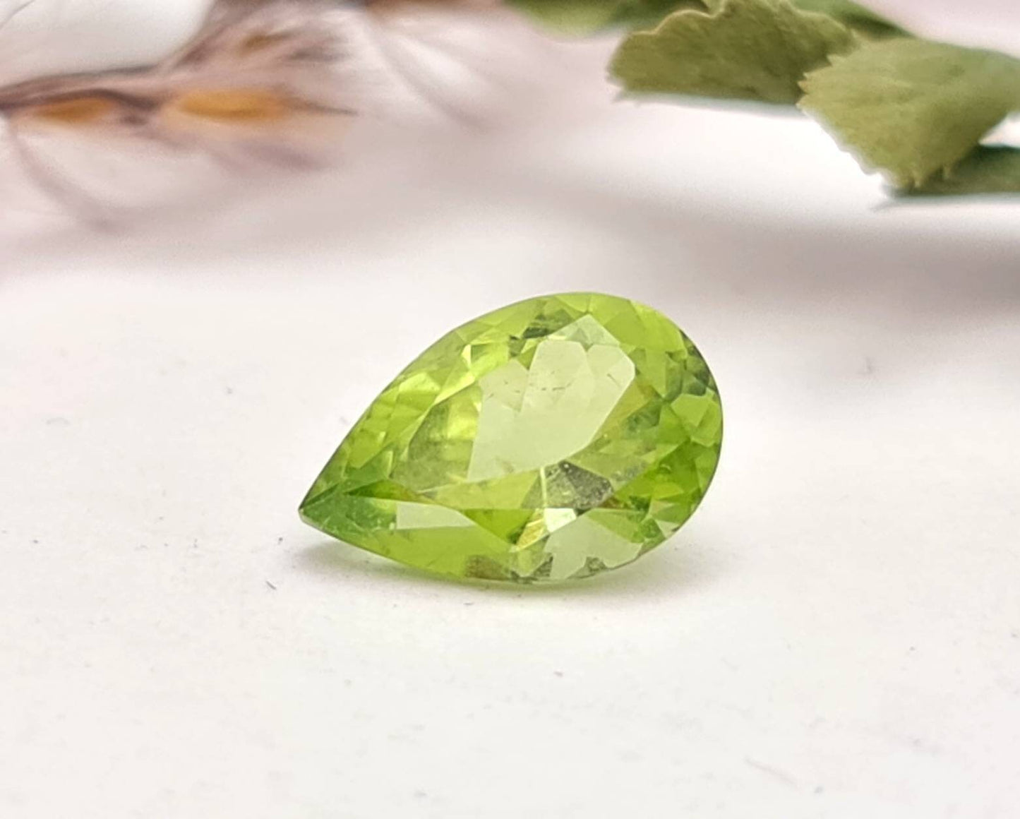 Echter grüner Peridot facettiert Tropfen 9x7mm (Nr.1068)