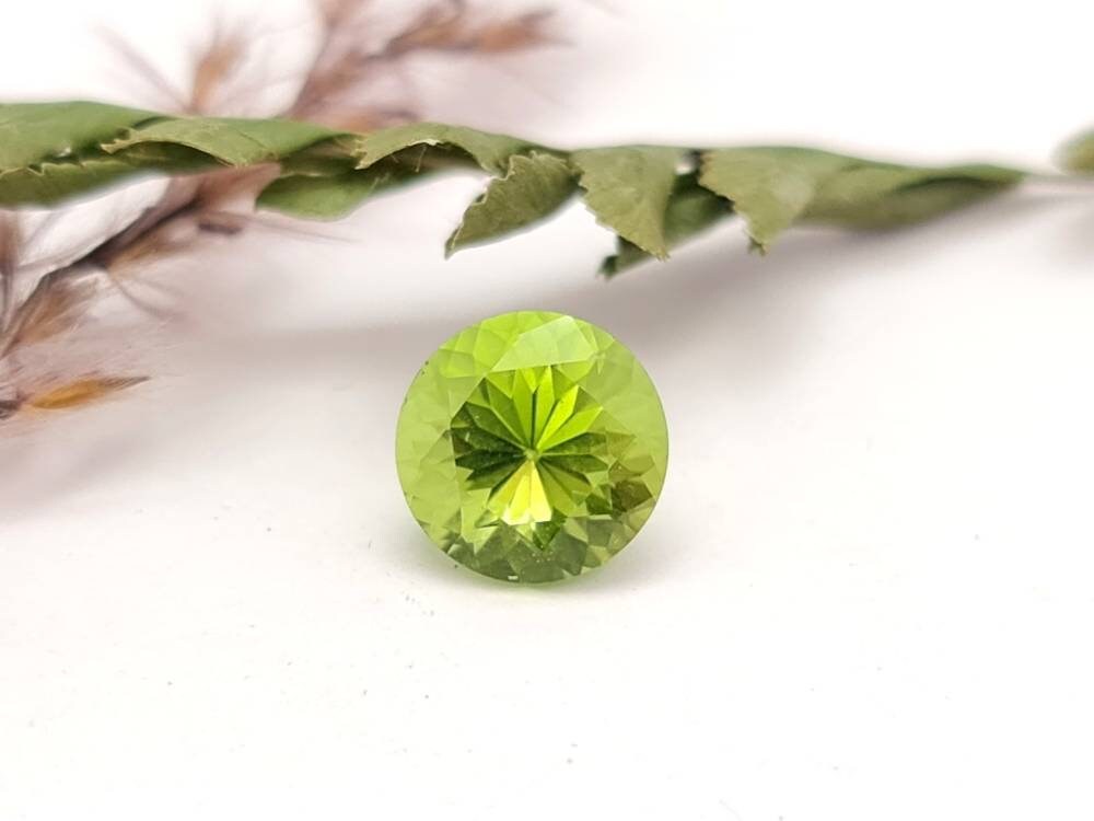 Echter grüner Peridot facettiert rund 8mm (Nr.1069)