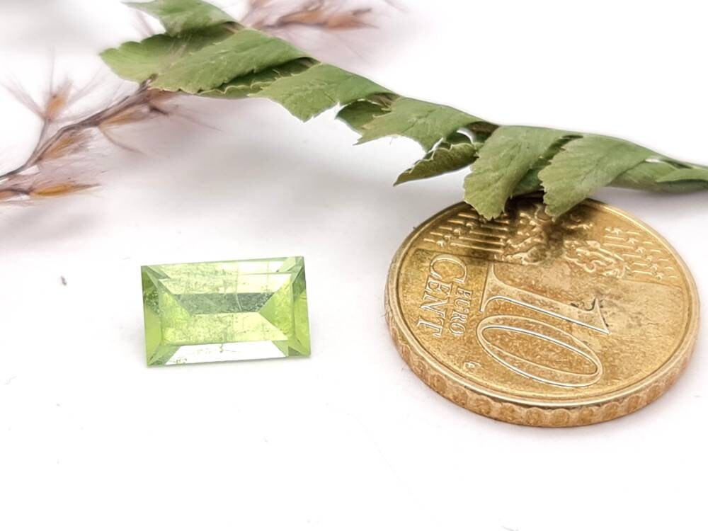 Echter grüner Peridot facettiert rechteck Spiegelschliff 1,91ct (Nr.1070)