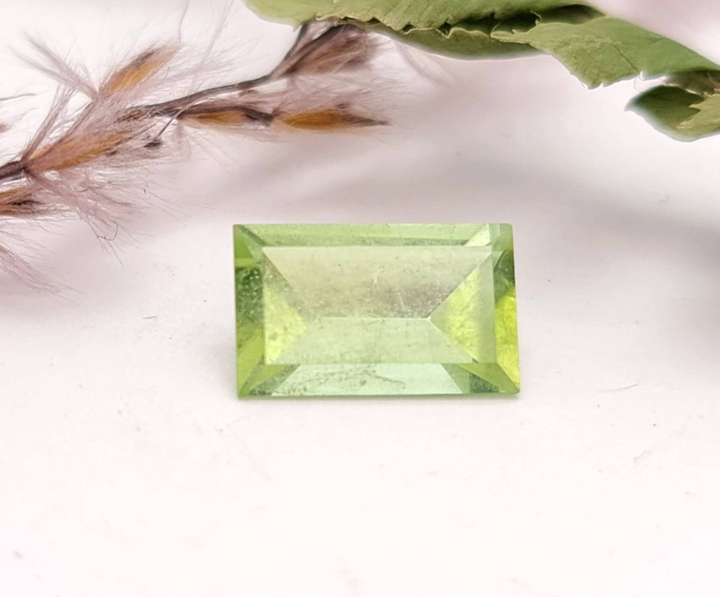 Echter grüner Peridot facettiert rechteck Spiegelschliff 1,91ct (Nr.1070)