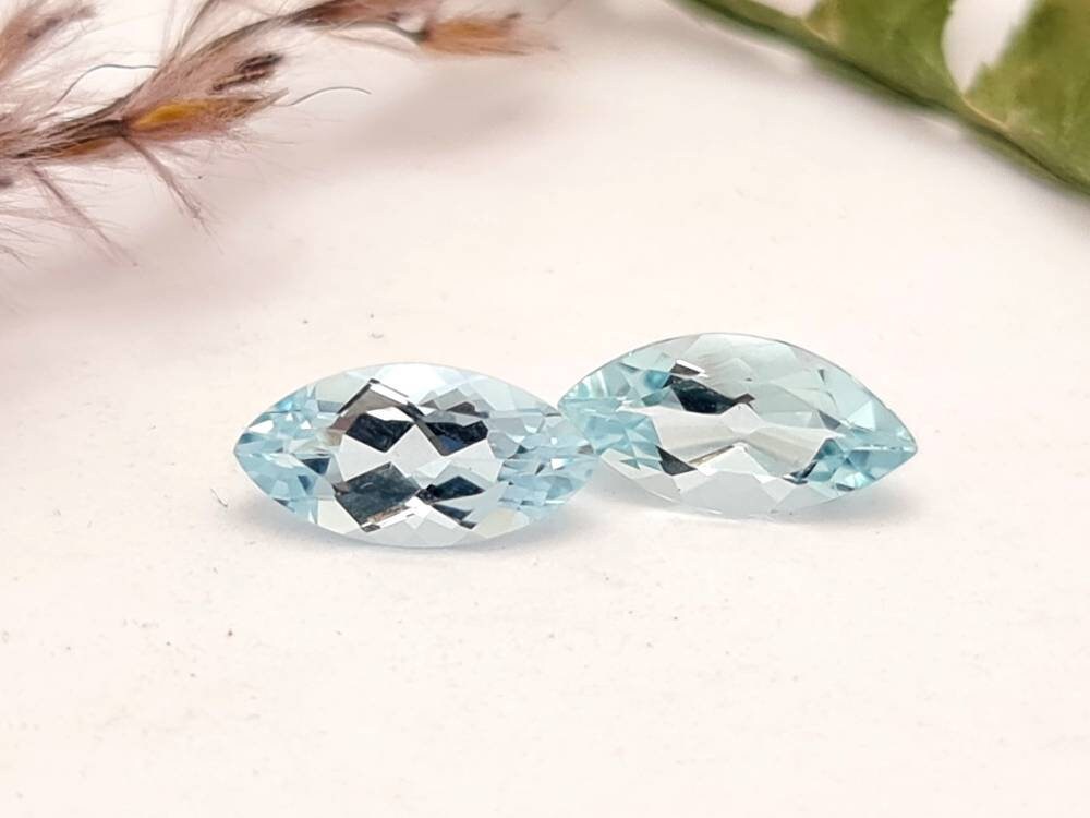 Echte facettierte Aquamarine navette blau Paar 10x5mm 1,8ct (Nr.1075)