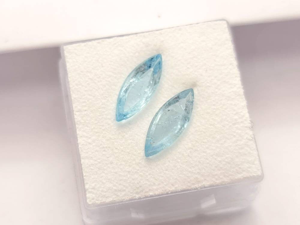 Echte facettierte Aquamarine navette blau Paar/2 Stück Spiegelschliff 12,5x4,9mm 1,87ct (Nr.1081)