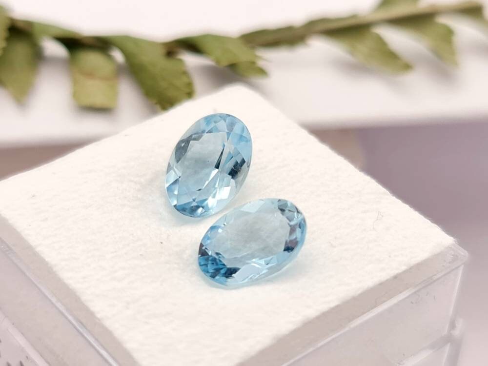 Echte facettierte Aquamarine oval blau Paar 8x6mm 2,29ct (Nr.1084)