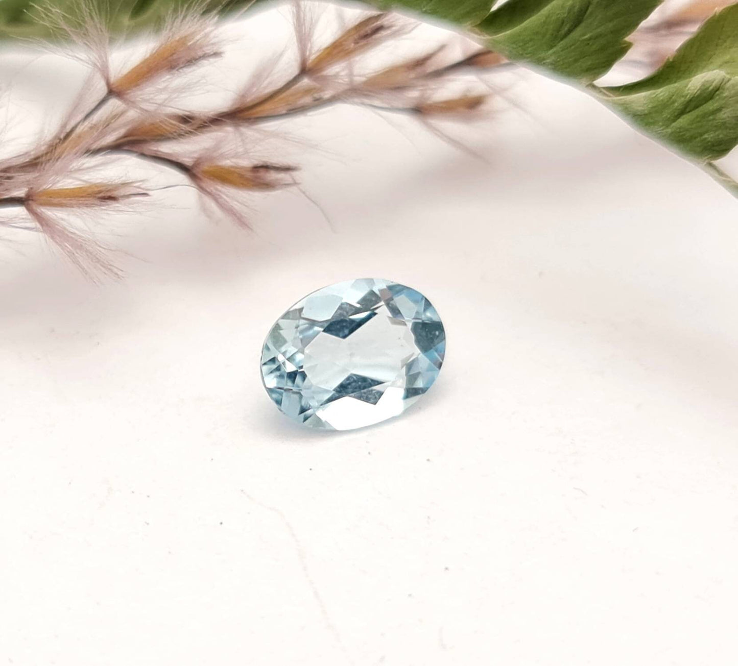 Echte facettierte Aquamarine oval blau 8x6mm 0,77ct (Nr.1085)