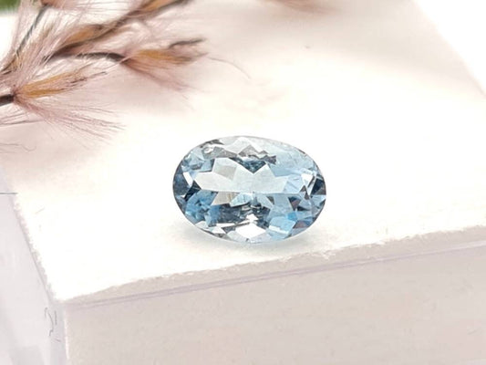 Echte facettierte Aquamarine oval blau 7x5,1mm 0,49ct (Nr.1086)