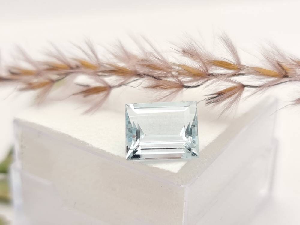 Echter facettierter Topas (beh.) rechteck blau 8,5x7mm 2,33ct (Nr.1089)