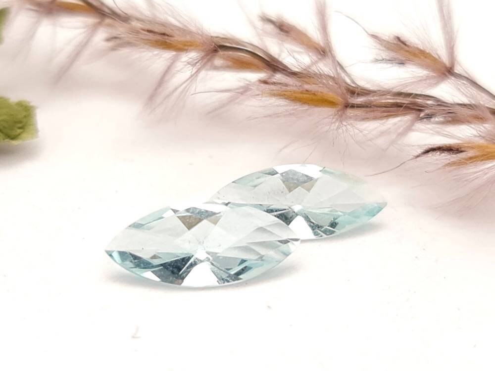 Echte facettierte Aquamarine navette blau Paar 10x4,5mm 0,95ct (Nr.1090)