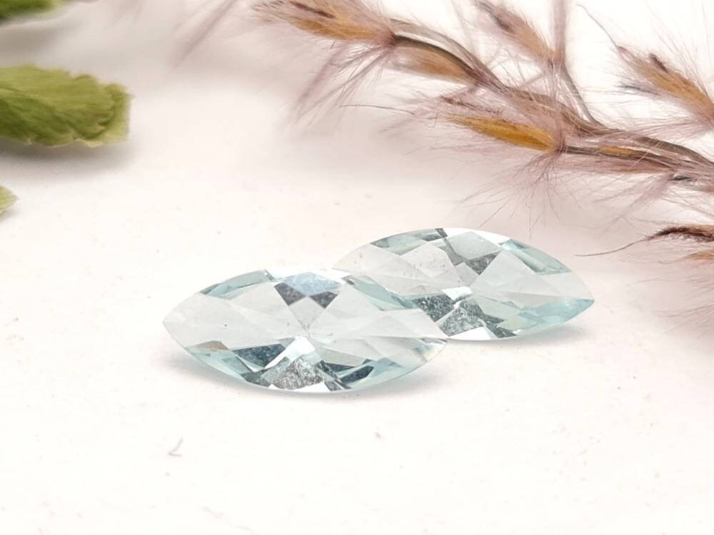 Echte facettierte Aquamarine navette blau Paar 10x4,5mm 0,95ct (Nr.1090)