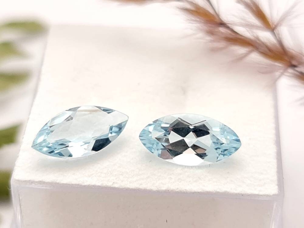 Echte facettierte Aquamarine navette blau Paar 10,2x5mm 1,53ct (Nr.1092)