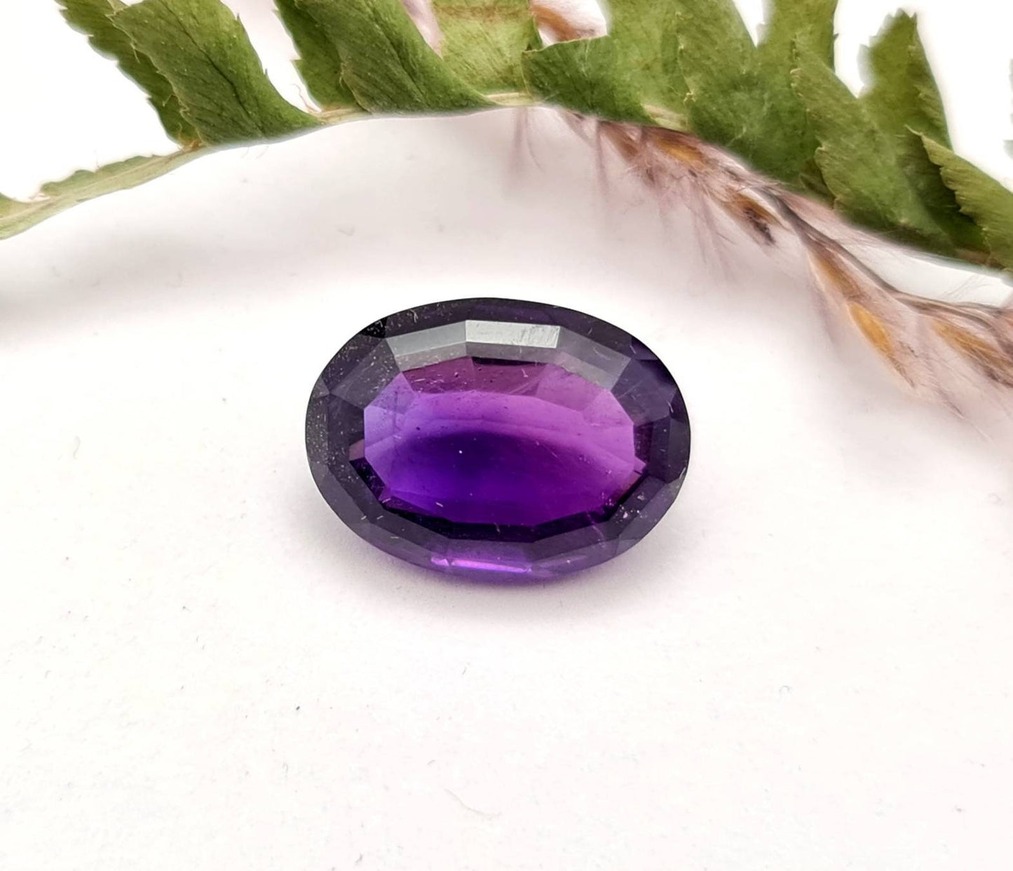 Echter facettierter Amethyst, oval violett lila 15,1x11mm 7,25ct (Nr.693)