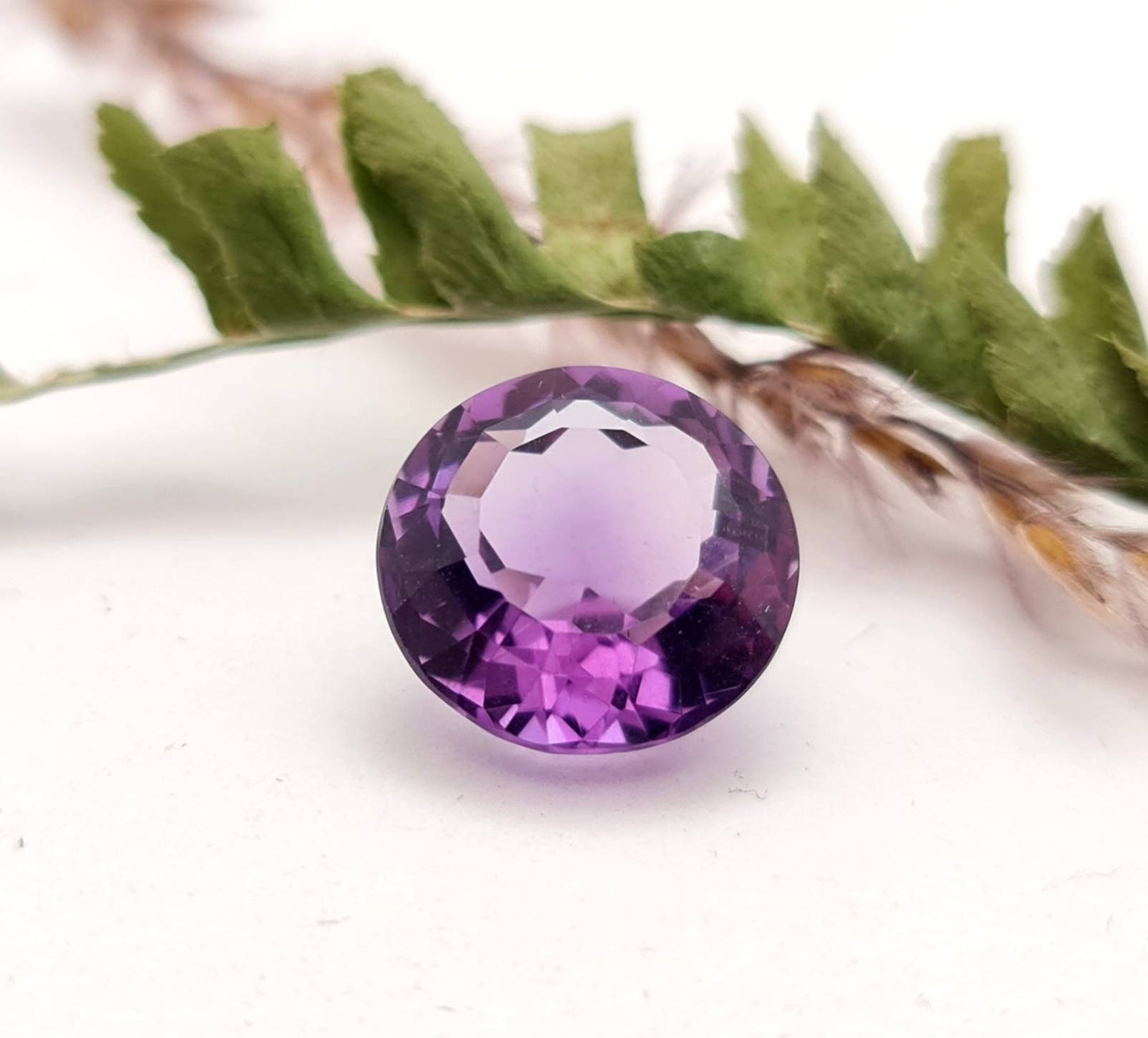 Echter facettierter Amethyst rund violett lila 13,2mm Durchmesser 7,8ct (Nr.694)