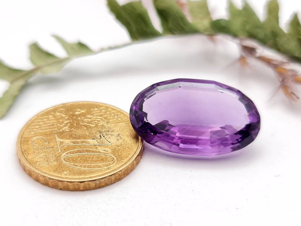 Echter facettierter Amethyst, oval lila violett 20,3x12,3mm 11,17ct (Nr.699)