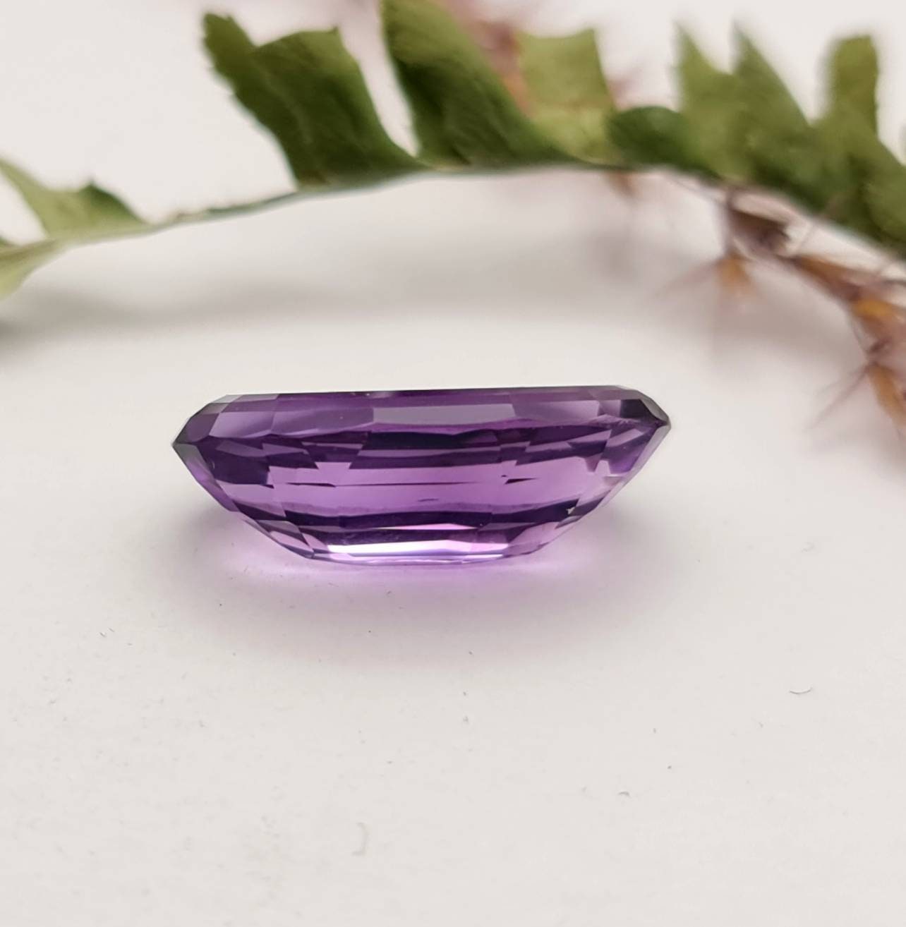 Echter facettierter Amethyst, oval lila violett 20,3x12,3mm 11,17ct (Nr.699)