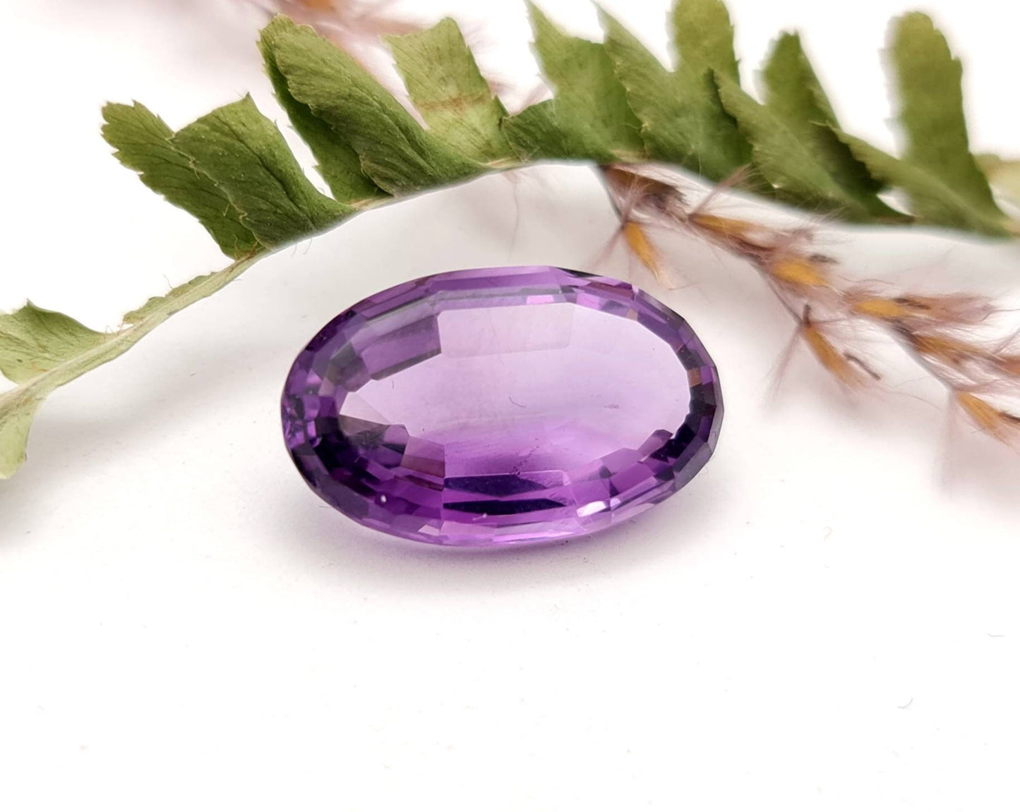 Echter facettierter Amethyst, oval lila violett 20,3x12,3mm 11,17ct (Nr.699)