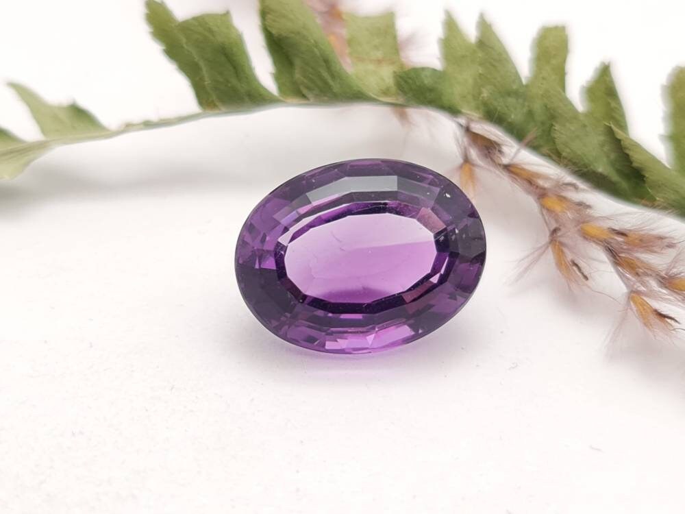 Echter facettierter Amethyst oval violett lila 17x12,8mm 12,26ct (Nr.700)