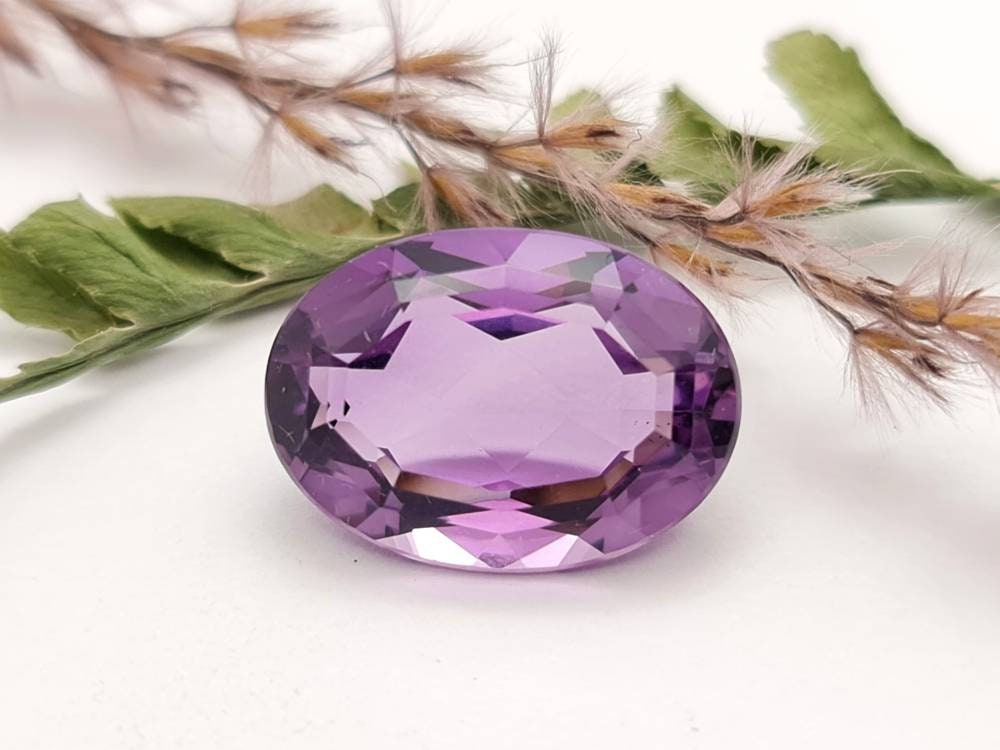 Echter facettierter Amethyst oval violett lila 19,2x13,8mm 13,57ct (Nr.710)