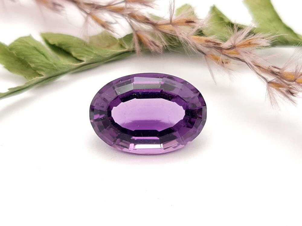 Echter ovalerAmethyst facettiert lila violett 15,8x10,9mm 7,2ct (Nr.711)