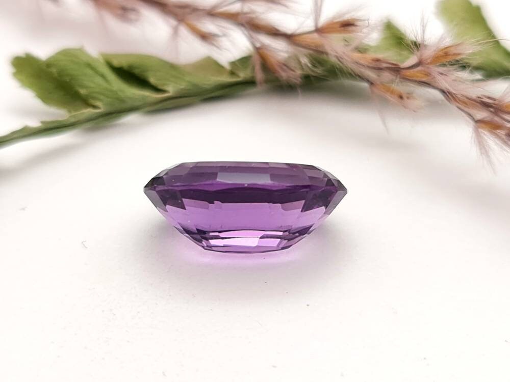 Echter ovalerAmethyst facettiert lila violett 15,8x10,9mm 7,2ct (Nr.711)