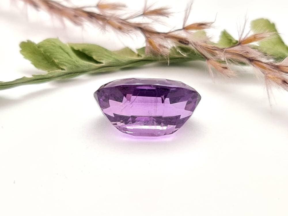 Echter facettierter Amethyst oval violett lila 15,9x10,8mm 8,4ct (Nr.713)