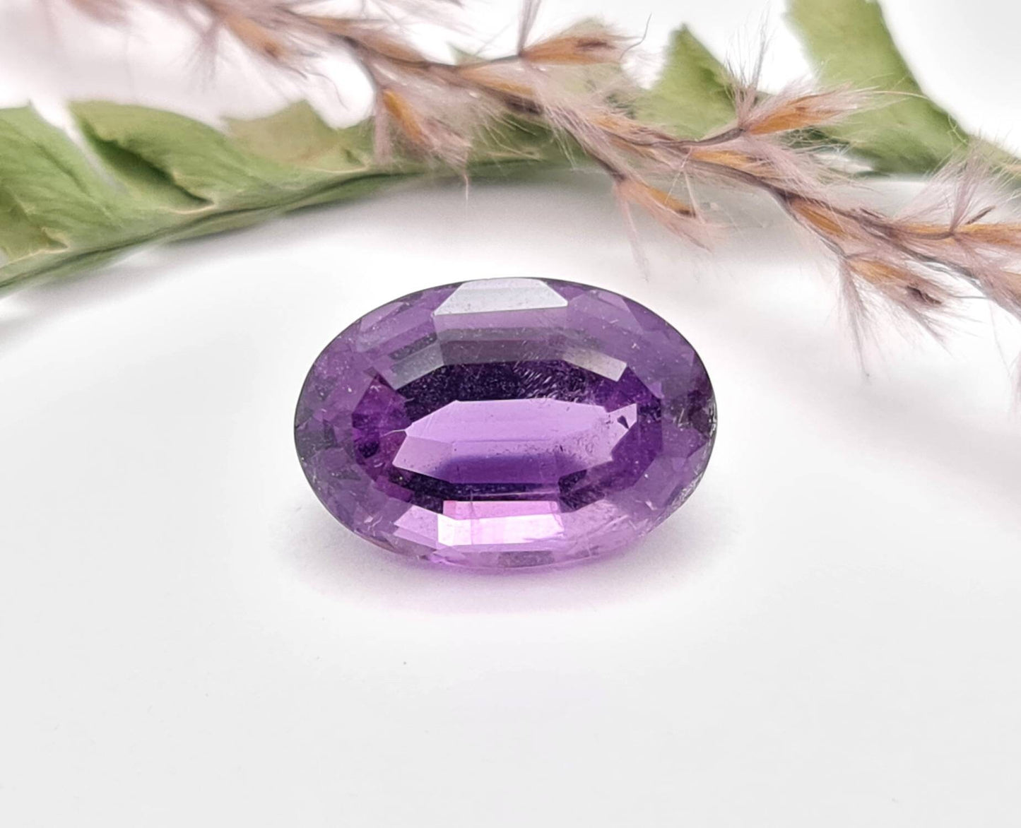 Echter facettierter Amethyst oval violett lila 15,9x10,8mm 8,4ct (Nr.713)