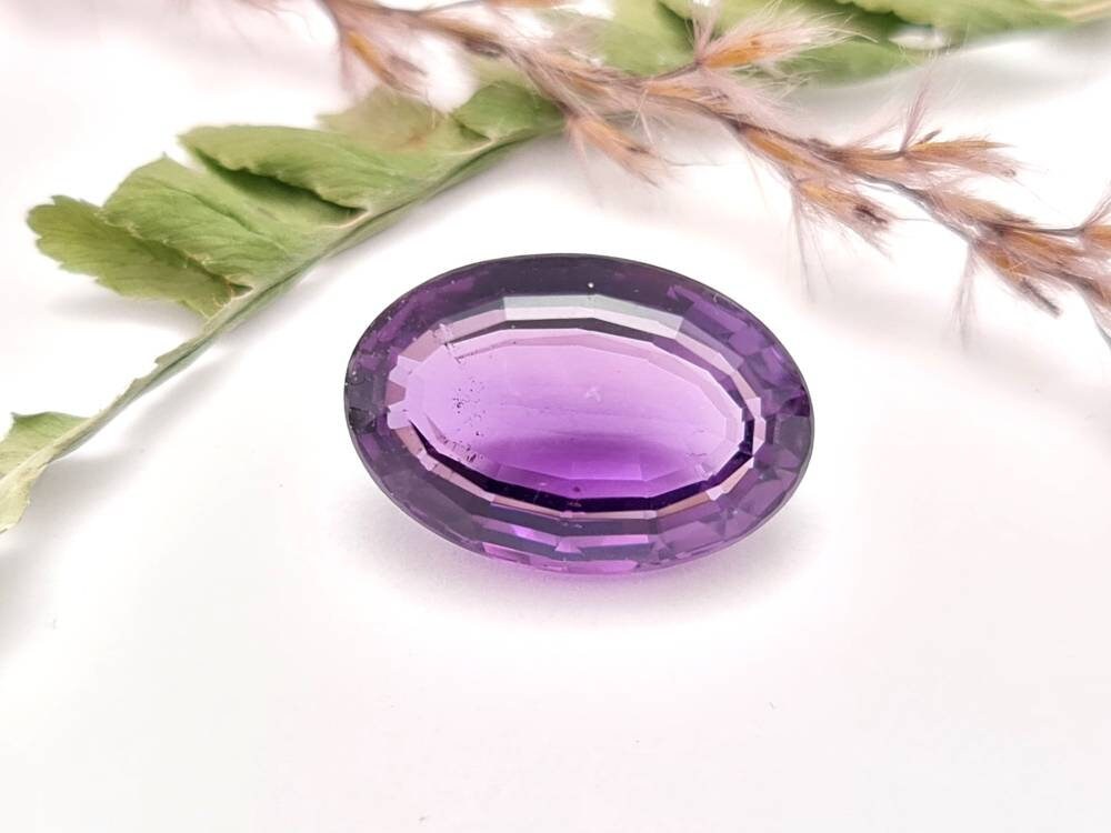 Echter facettierter Amethyst oval lila violett 18x12,4mm 12,3ct (Nr.716)