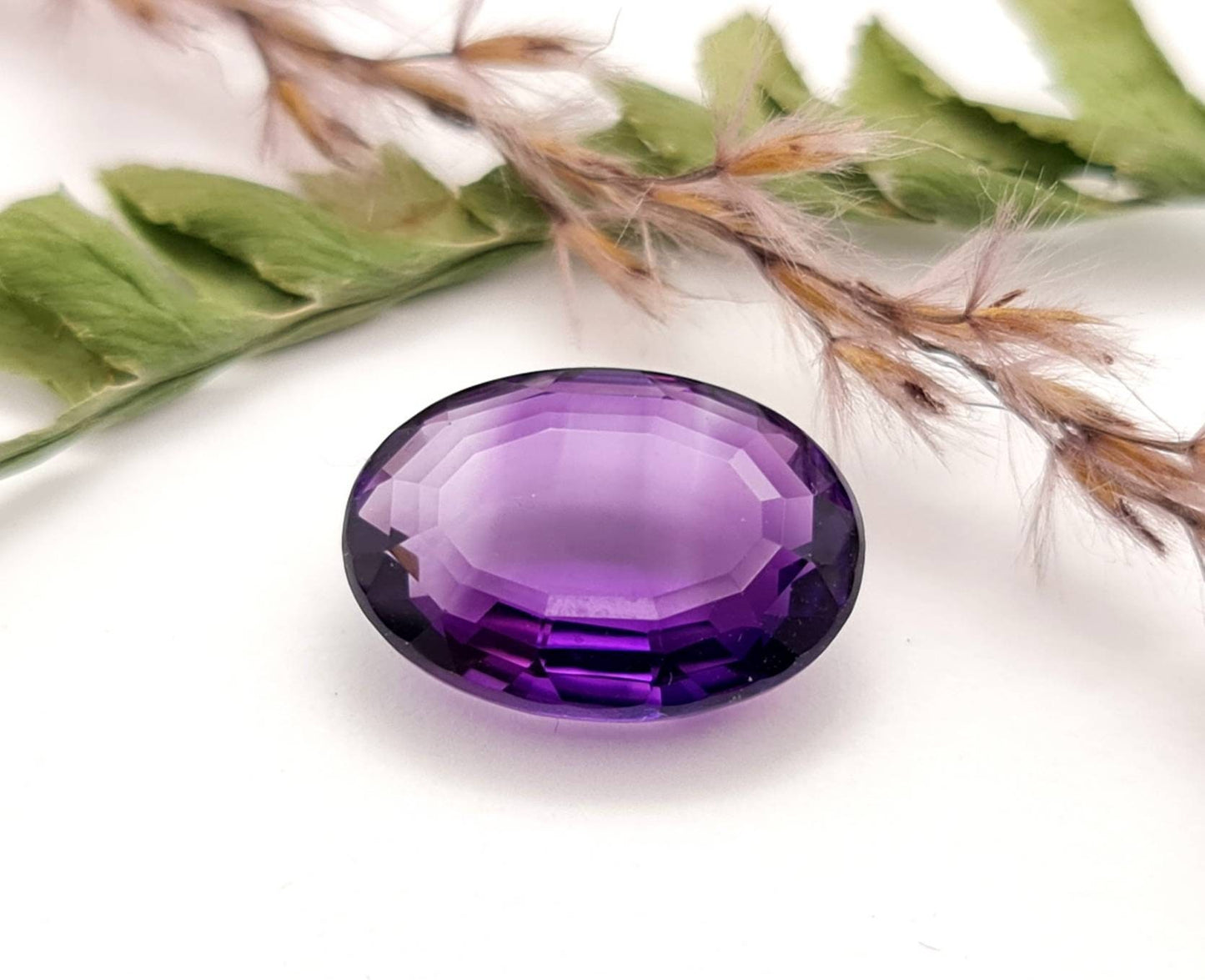 Echter facettierter Amethyst oval violett lila 15,1x11,3mm 7,8ct (Nr.717)