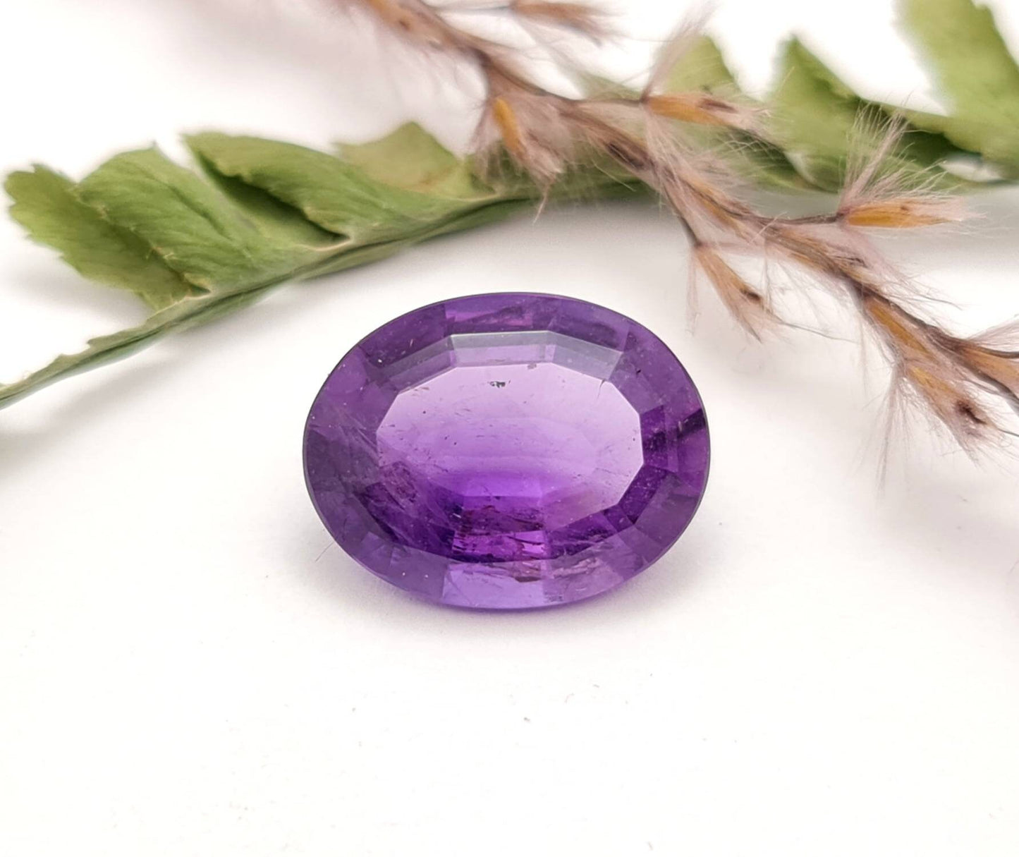 Echter facettierter Amethyst oval lila violett 15,1x11,5mm 7,12ct (Nr.719)