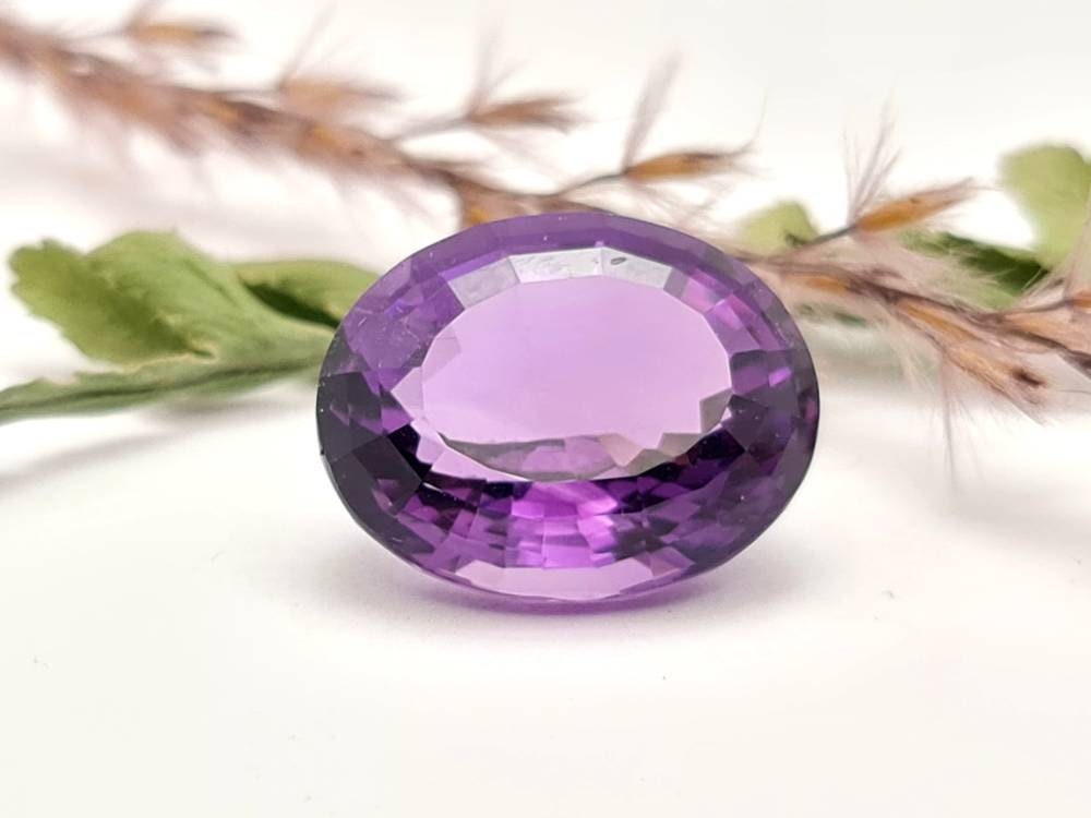 Echter facettierter Amethyst oval violett lila 17,3x14mm 13,06ct (Nr.724)