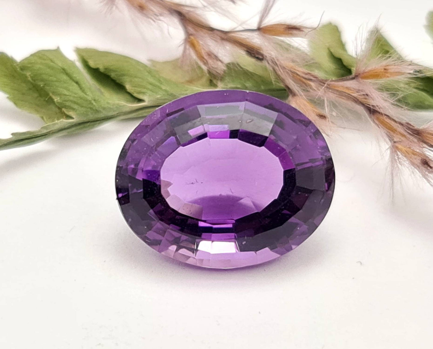 Echter facettierter Amethyst oval violett lila 17,3x14mm 13,06ct (Nr.724)