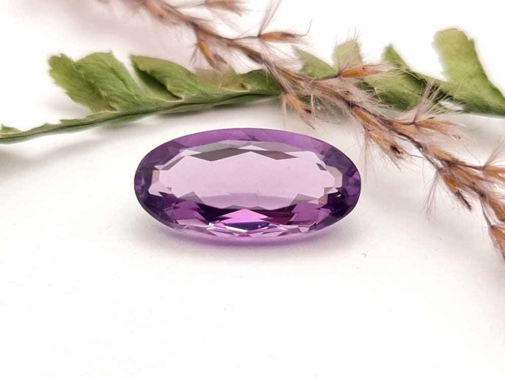 Echter facettierter Amethyst oval lila violett  20,1x10,1mm 8,78ct (Nr.726)