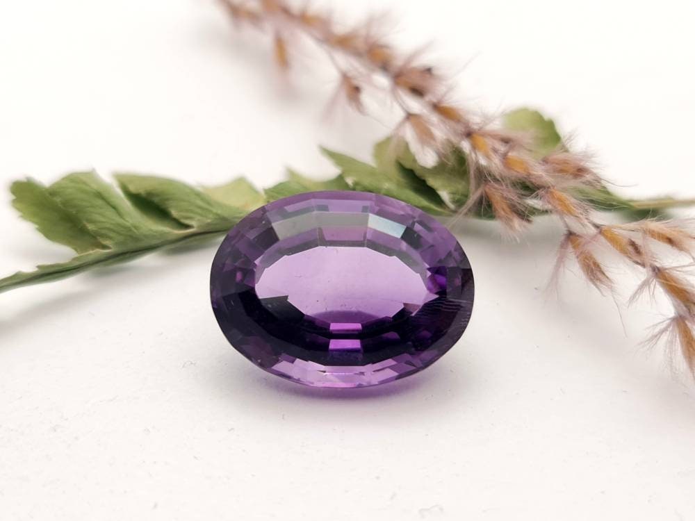 Echter facettierter Amethyst oval violett lila 17,8x 13,5 mm 12,96ct (Nr.727)