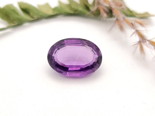 Echter ovaler Amethyst facettiert lila violett 15,7x11,1 mm 7,69ct (Nr.730)