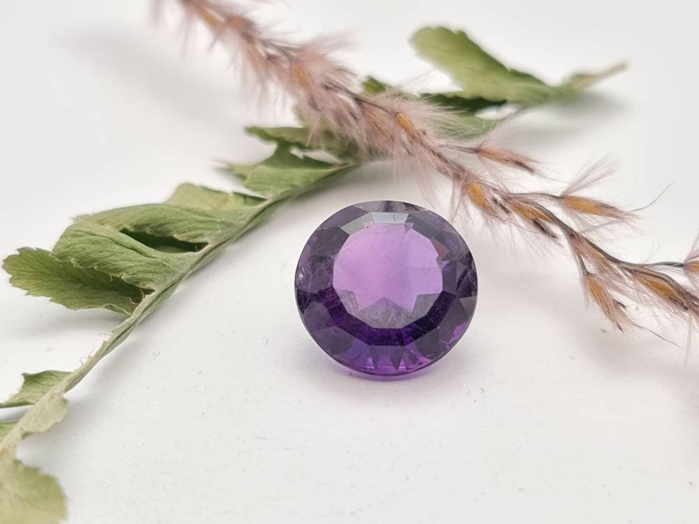 Echter runder Amethyst facettiert violett lila 11,7 mm 5,98 ct (Nr.734)